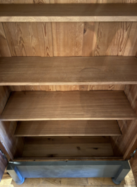 Antieke vitrinekast, vintage kast