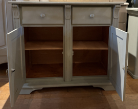 VERKOCHT Antiek kastje, brocante kast