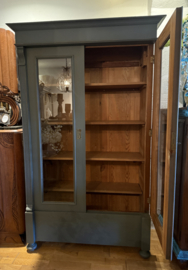 Antieke vitrinekast, vintage kast