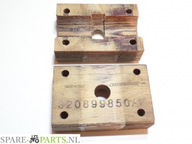 L320899850 Wooden bearing set
