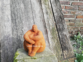 Dikke dame zittend van gietijzer