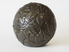 Bronzen mini urn "bladmotief"