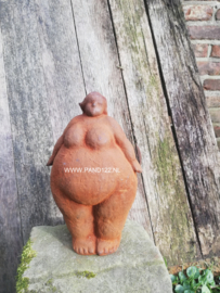 Dikke dame staand van gietijzer