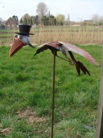 Tuinprikker als windspel met vogel