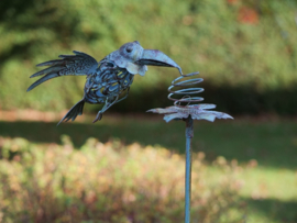 Tuinsteker vliegende vogel