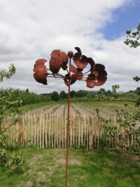 Windmolen met ginkgo bladeren