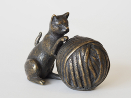Bronzen mini urn "Kat"
