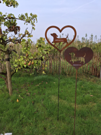 Tuinsteker hart open met teckel