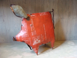 Varken rood van gerecycled ijzer