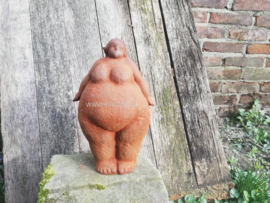 Dikke dame staand van gietijzer