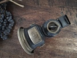 Antieke fietslamp op carbit
