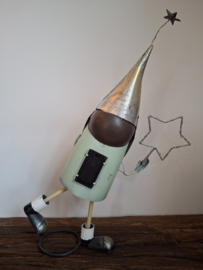 Kerstman met ster lopend mintgroen met ledverlichting.