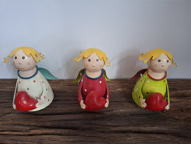 Kerstengel (wit)met hartje in handen -S-