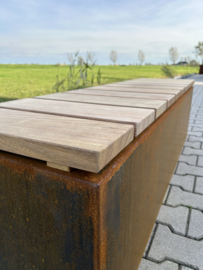 Zitbank Cortenstaal met Hardhout 150x40x45cm. | 2mm.