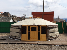 7-muurs Yurt met deur met 5 raampjes en 2 half grote raampanelen