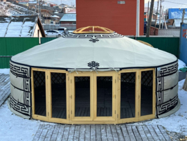 6-muurs Yurt met  serre deuren en 4 serre ramen
