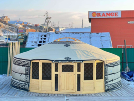 6-muurs Yurt met  deurpaneel met 3 raampjes en 4 half grote raampanelen