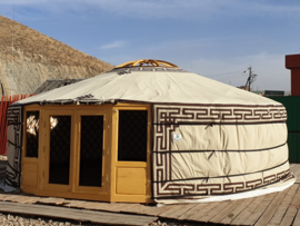 6-muurs Yurt met serre deuren en half grote ramen