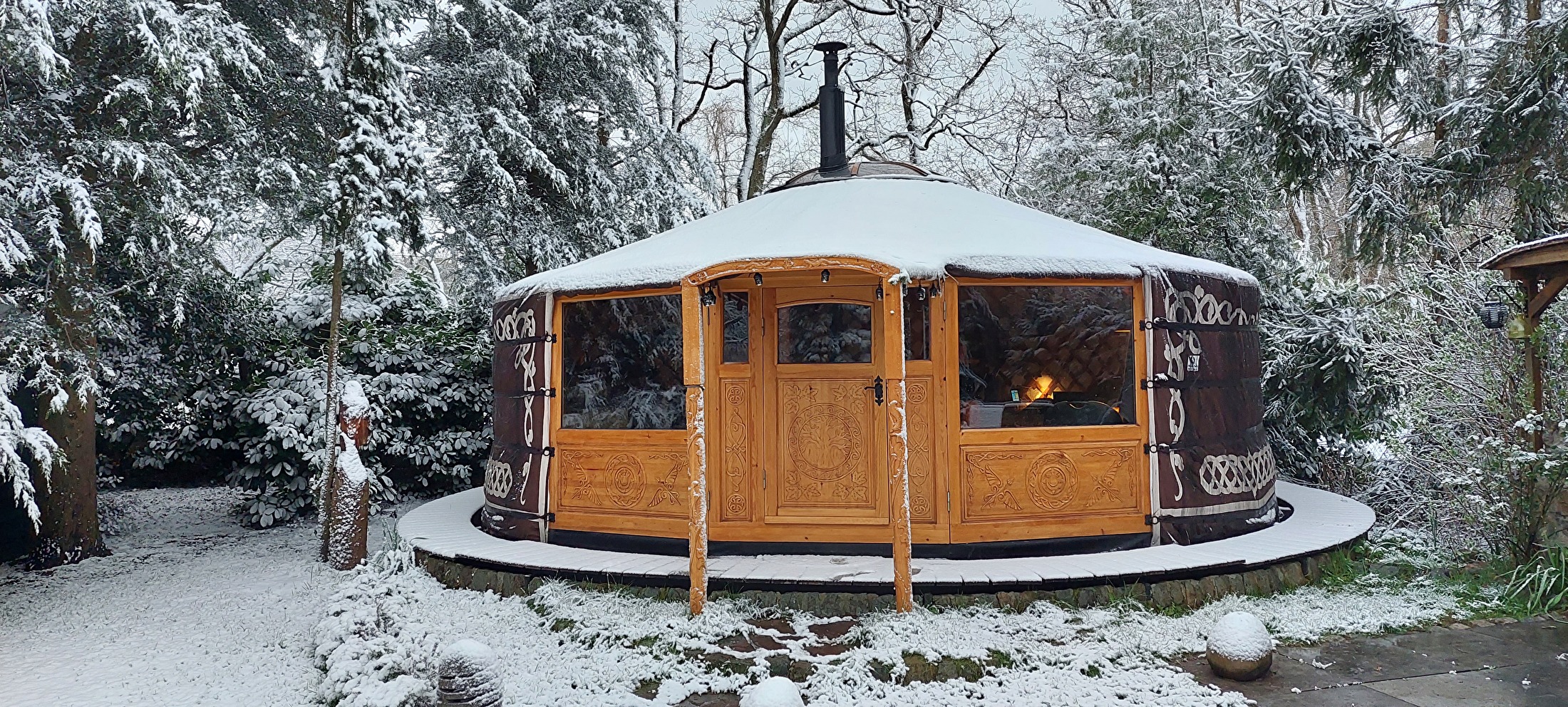 Yurt in sneeuw