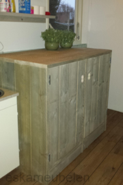 Wasmachine ombouw met verhoging en deurtjes