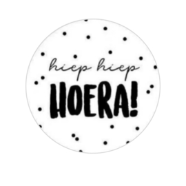 Sticker - hiep hiep HOERA - Wit - Zwarte tekst