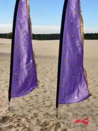 2 paarse beachvlaggen