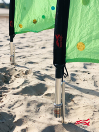 2 lichtgroene beachvlaggen