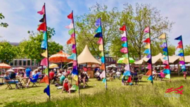 Festivalvlaggen bij Hip and Happy Events