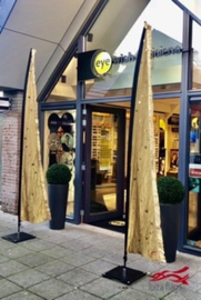 Goudkleurige vlaggen voor Eye Wish Opticiens, Soest