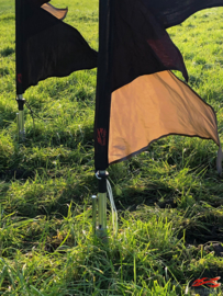 10 festival vlaggen 3.90m huren Wit-Bruin-Zwart