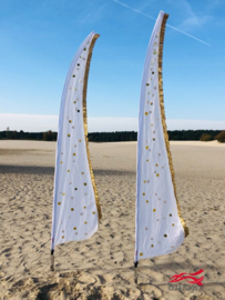 2 witte beachvlaggen huren