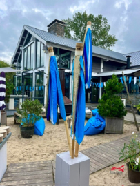 Blauwe vlaggen en slingers voor KLM event