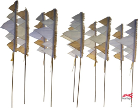 10 Witte driehoeks vlaggen met bamboestokken