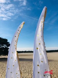 2 witte beachvlaggen huren