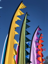 10 Colormix festivalvlaggen 3.90m met driehoekjes huren