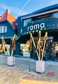 Gouden vlaggen bij Roma Lingerie, Soest