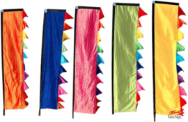 5 Multicolor baniervlaggen met driehoekjes huren