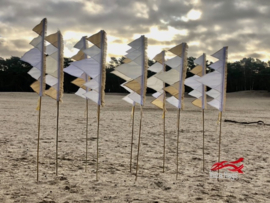 10 Witte driehoeks vlaggen met bamboestokken