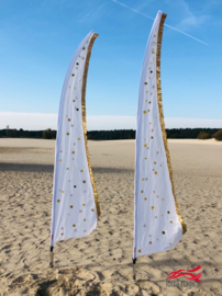 2 witte beachvlaggen