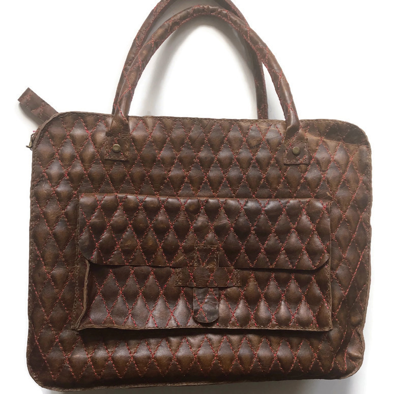 Leather quilted travel or working bag 'Liez'