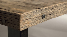 Eettafel MASSIMO - Industrieel robuust en sober geleefd hout