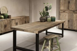 Eettafel MASSIMO - Industrieel robuust en sober geleefd hout