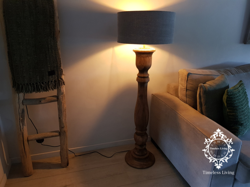 Vloerlamp hout verouderd sober Vloerlampen Timeless Living