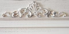 Sierlijk houten ornament voor raamscherm! "antique-white" (ral 9010)