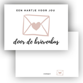 Mini Kaart - Een hartje voor jou door de brievenbus - roze