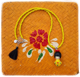 Ketting - Kokeshi Doll geel