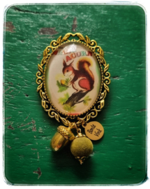 Broche - The magic acorn