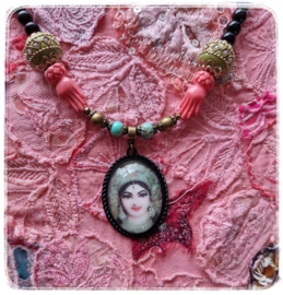 Ketting - Goddess Lakshmi (Godin van licht, rijkdom en geluk) - Giving hands