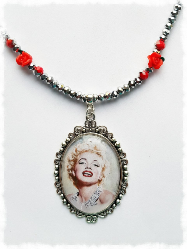 Ketting - Marilyn Monroe "diamonds are a girl's best friend"