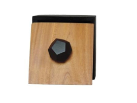 vierkant doosje van mahonie zwart met beige deksel
